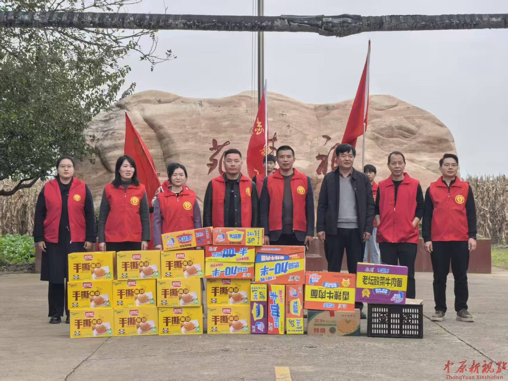 青春暖桑榆・情满重阳节：叶县洪庄杨镇开展敬老爱老志愿服务活动