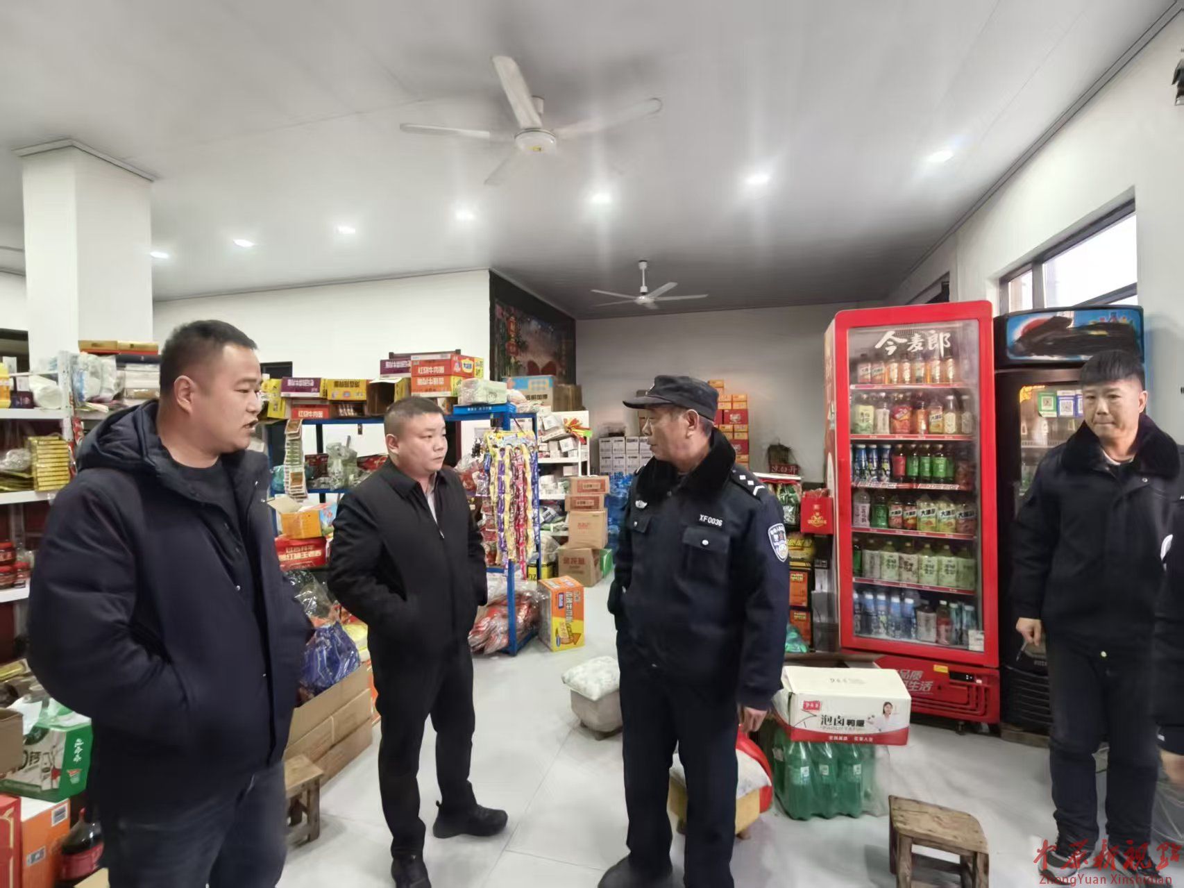 叶县洪庄杨镇：巡查商超筑防线，宣传引导护平安