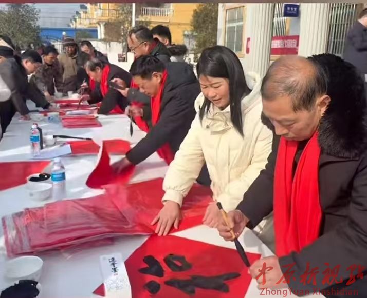 叶县叶邑镇：挥毫泼墨送万福  欢欢喜喜过大年