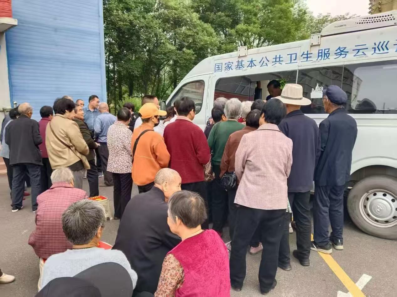 平顶山市石龙区扎实开展老年人免费健康体检 暖心服务送到家门口