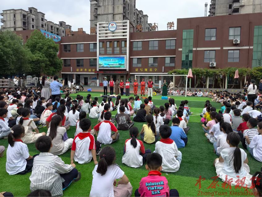 平顶山市石龙区红十字志愿服务队走进艳伟学校 开展应急救护培训