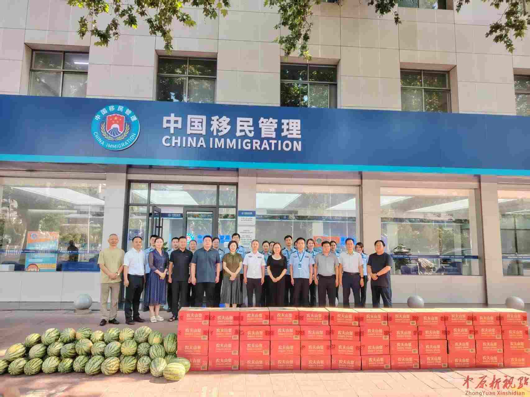 新华区新侨驿站康辉旅行社开展夏日送清凉慰问活动