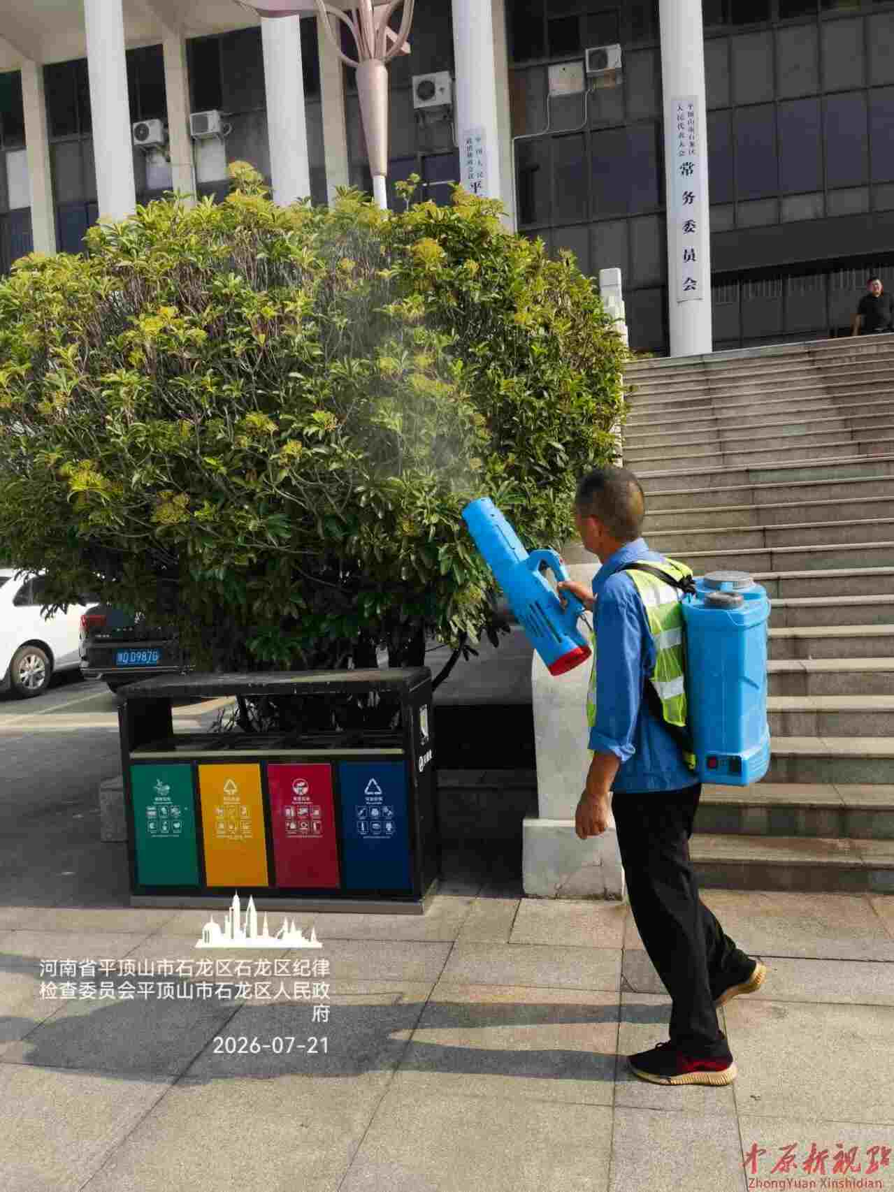 平顶山市石龙区开展2026年夏秋季蚊蝇 第一轮集中消杀专项行动