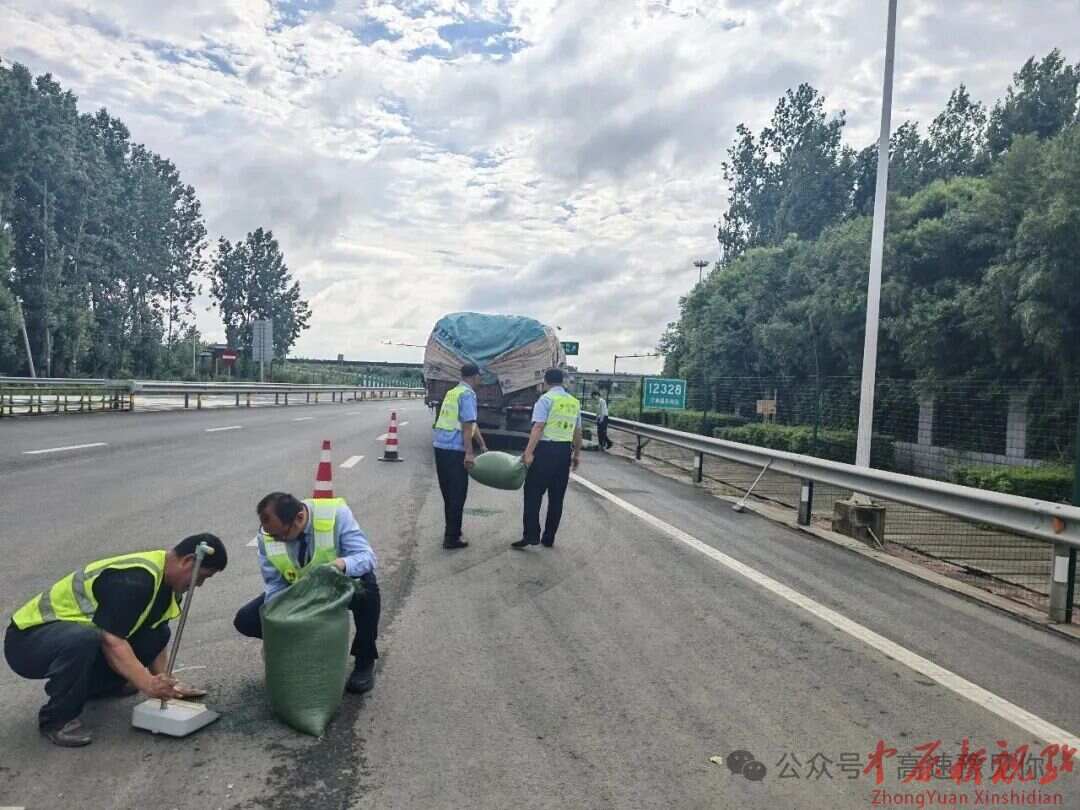 许平南高速：叶县收费站快速处置货物散落保畅通