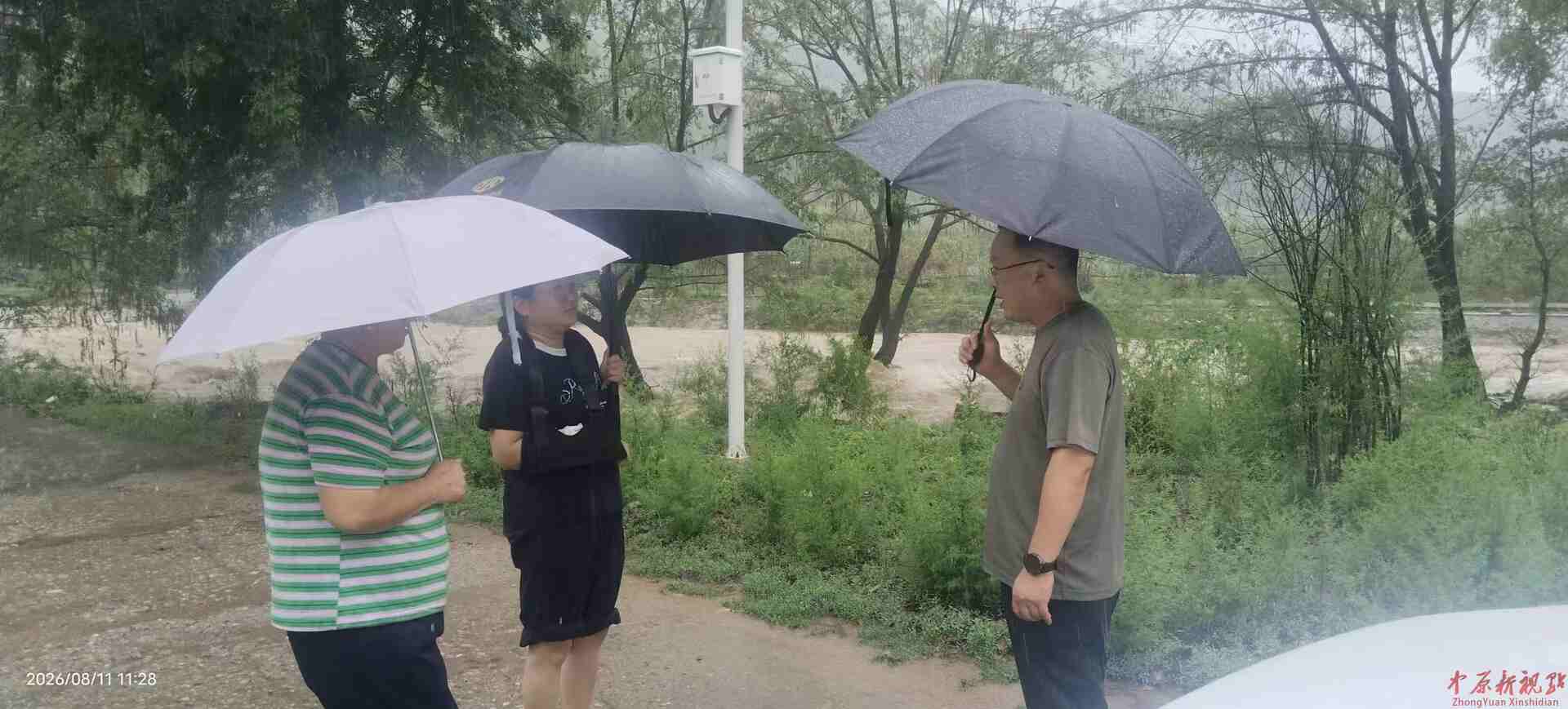 以身赴风雨   丹心护乡邻
