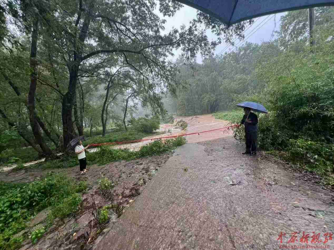 风雨逆行守乡土 网格铁军护平安