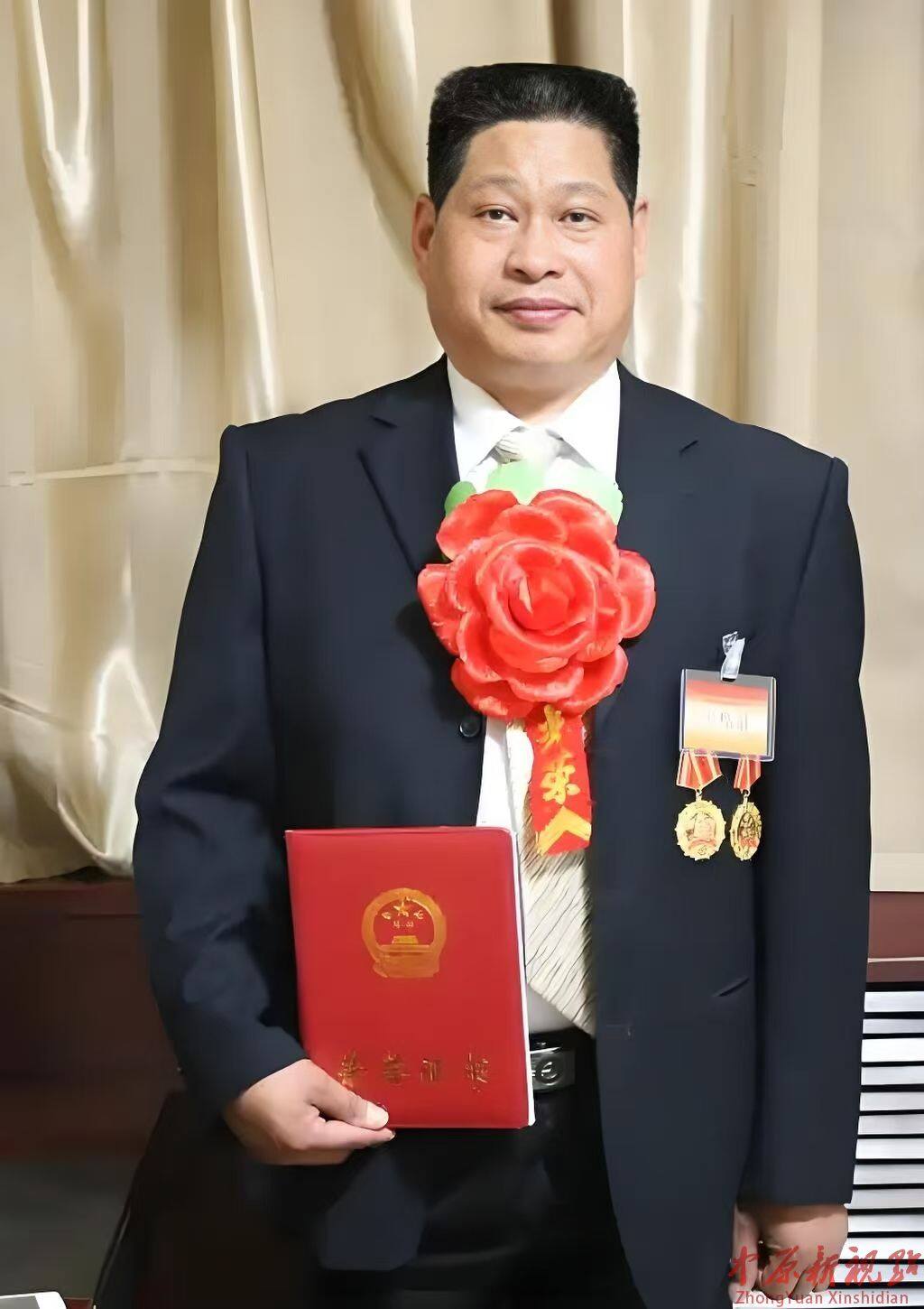 麦秆绘就生命华章 ——记河南鲁山齐派艺麦秆画非遗传承人齐胜广